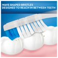 thumbnail image 3 of Cepillo de dientes Oral-B Essential Clean Suave, paquete de 2, 3 of 5
