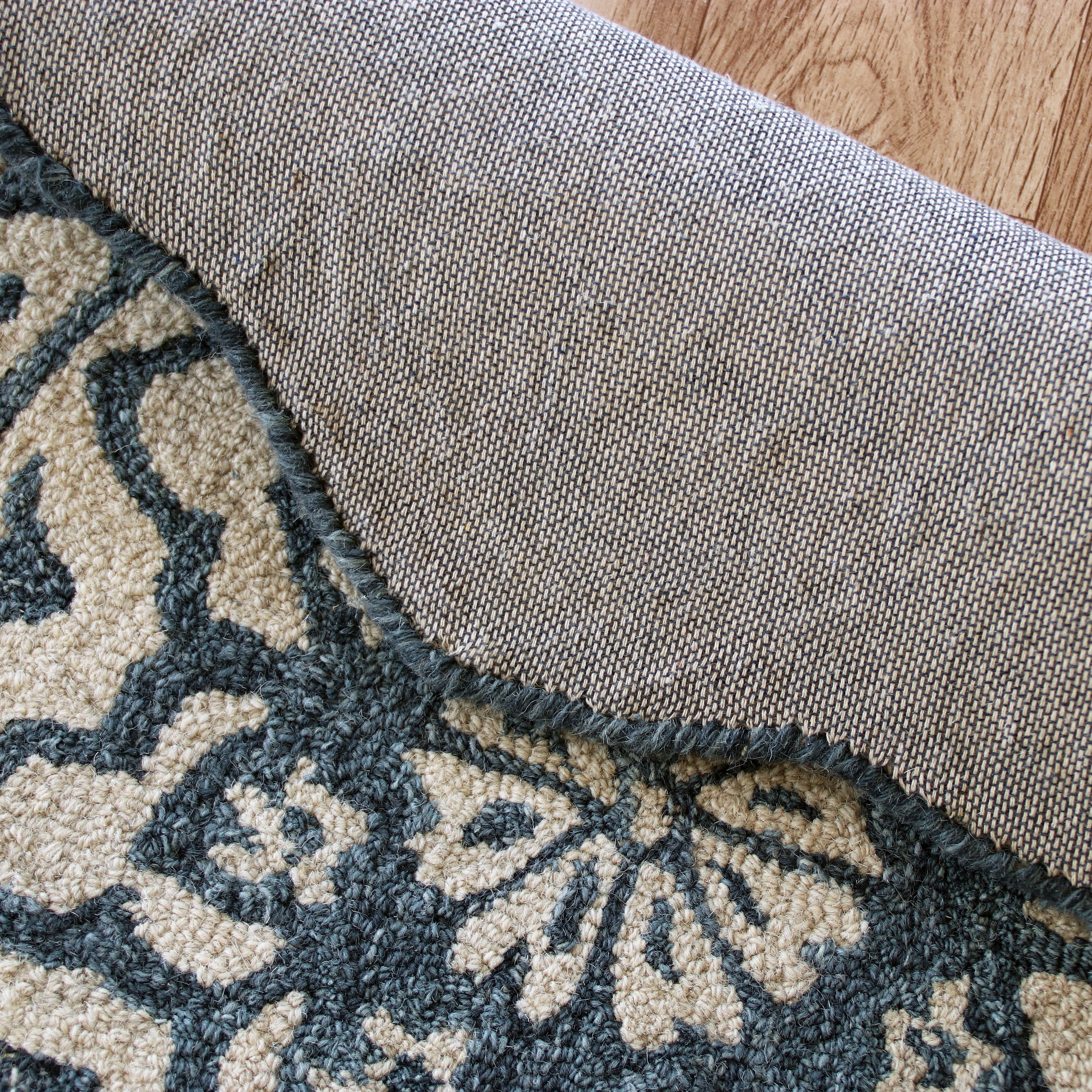 Harlow Hill Daisey Blue/Ivory Medallion Wool Indoor Area Rug6' Round
