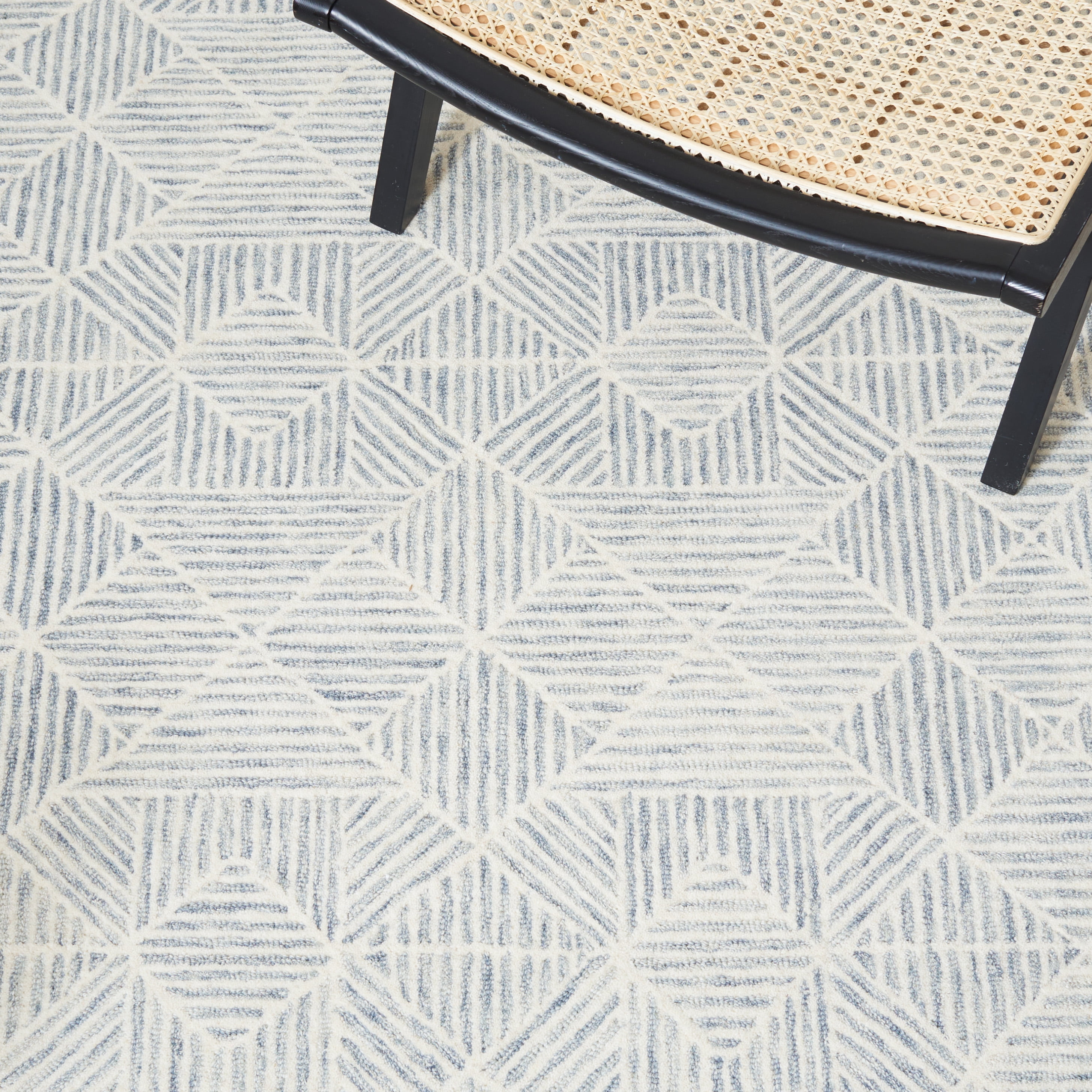 SAFAVIEH Abstract Brock Geometric Area Rug, Gray/Ivory, 5' x 8'