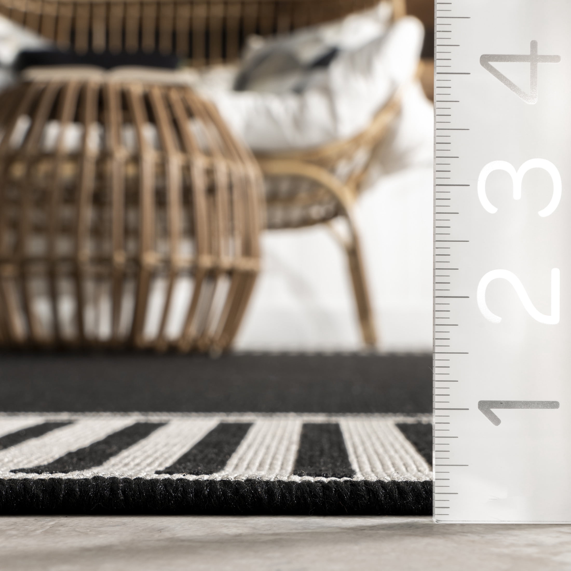 nuLOOM Asha Simple Striped Indoor/Outdoor Area Rug, 8' x 10', Asha Black