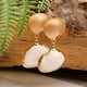 thumbnail image 4 of 1 par de pendientes de resina con forma de concha y perla, elegantes pendientes colgantes de concha de cauri para niñas y mujeres., 4 of 5