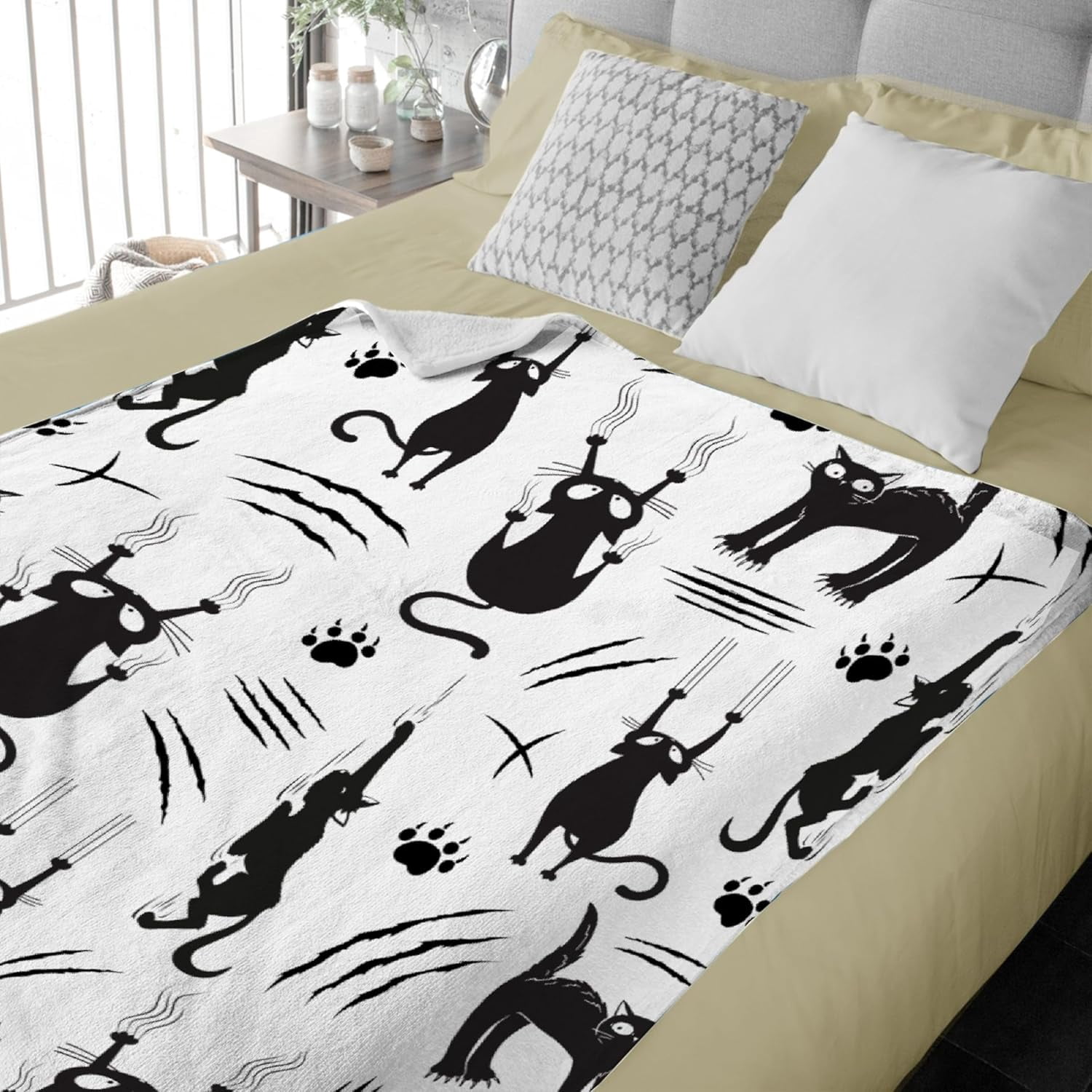 Cute Cat Blanket for Cat Lovers Cat Themed Gifts for Adults Women Kids Black Cat Throw Blanket Room Decor Soft Quilt for Bed Couch Twin-60x50In Teens/Travel