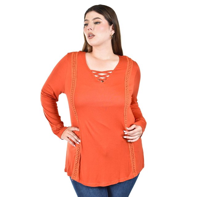 blusa con encaje y escotre cruzado roman fashion /tallas extras, 227 (ladrillo) naranja 40 blusa curvy color ladrillo con escote en V y cintillas cruzadas, mangas largas, paneles frontales con encaje vertical y caída ligera; tejido con stretch y ajuste a la medida, modelo usa talla 38. Adecuada como primera capa cómoda para viajes o looks casuales.