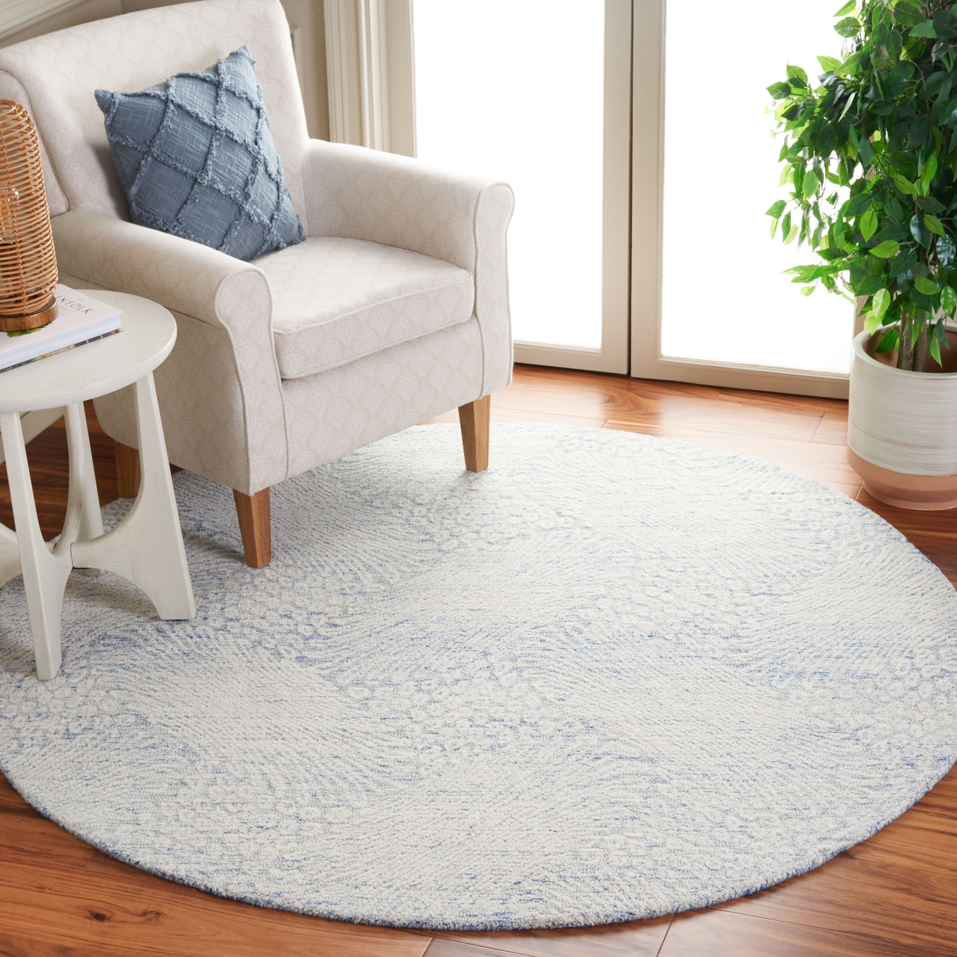 SAFAVIEH Ebony Abbott Floral Area Rug, Blue/Ivory, 6' x 6' Round