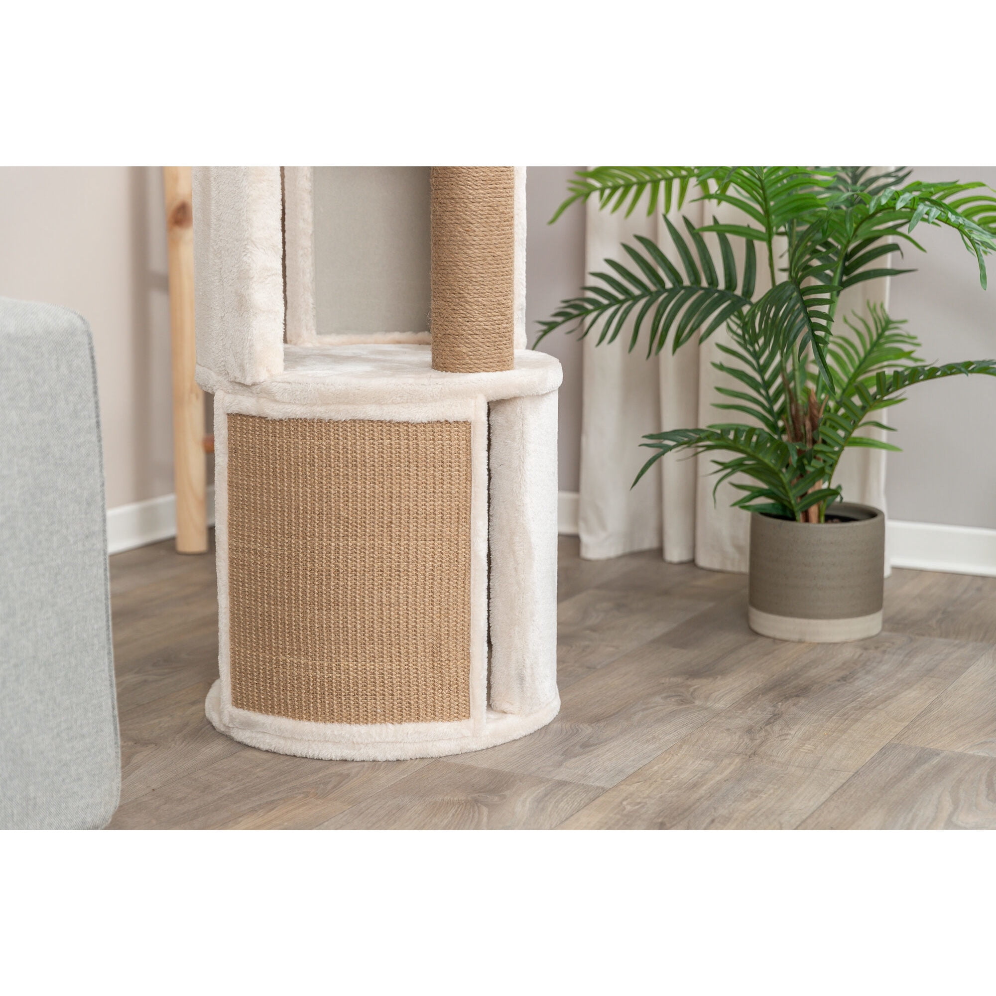 TRIXIE Giorgia Plush & Sisal 32" Cat Condo Tower, Scratching Posts  with Padded Bed, Beige