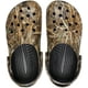 thumbnail image 4 of Zueco Crocs Classic Realtree Unisex Multi Max para 7 hombres/10 mujeres, 4 of 8