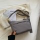 thumbnail image 4 of Bolso Hobo Bandolera para Mujer Nylon Sling Bag Viajes, 4 of 9