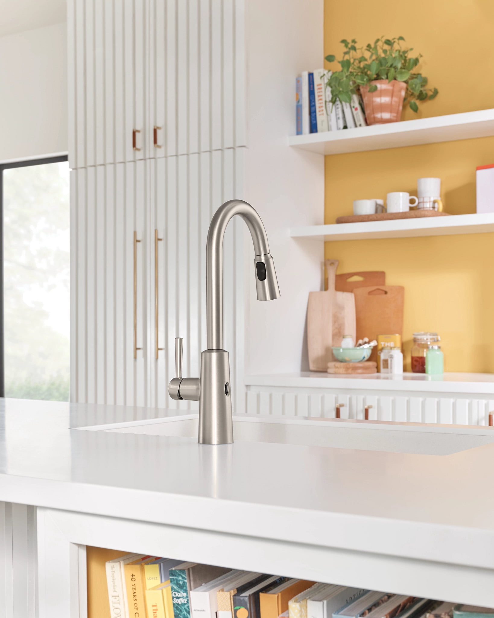 Moen Riley Touchless Single-Handle Pull-Down Sprayer Kitchen Faucet in Spot Resist Stainless
