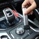 thumbnail image 3 of Cepillo de limpieza portátil para automóviles Eliminación de polvo retráctil Durable multifunción Mango corto Ajuste de limpieza interior para salidas plata Sunnimix cepillo de limpieza de coche, 3 of 8
