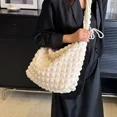 thumbnail image 5 of Bolsos coreanos de gran capacidad con diseño de nubes para mujer, bolsos cruzados con burbujas plisadas a la moda, bolsos de hombro acolchados de diseñador, bolsos de tendencia 2024, 5 of 5