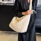 thumbnail image 5 of Bolsos coreanos de gran capacidad con diseño de nubes para mujer, bolsos cruzados con burbujas plisadas a la moda, bolsos de hombro acolchados de diseñador, bolsos de tendencia 2024, 5 of 5