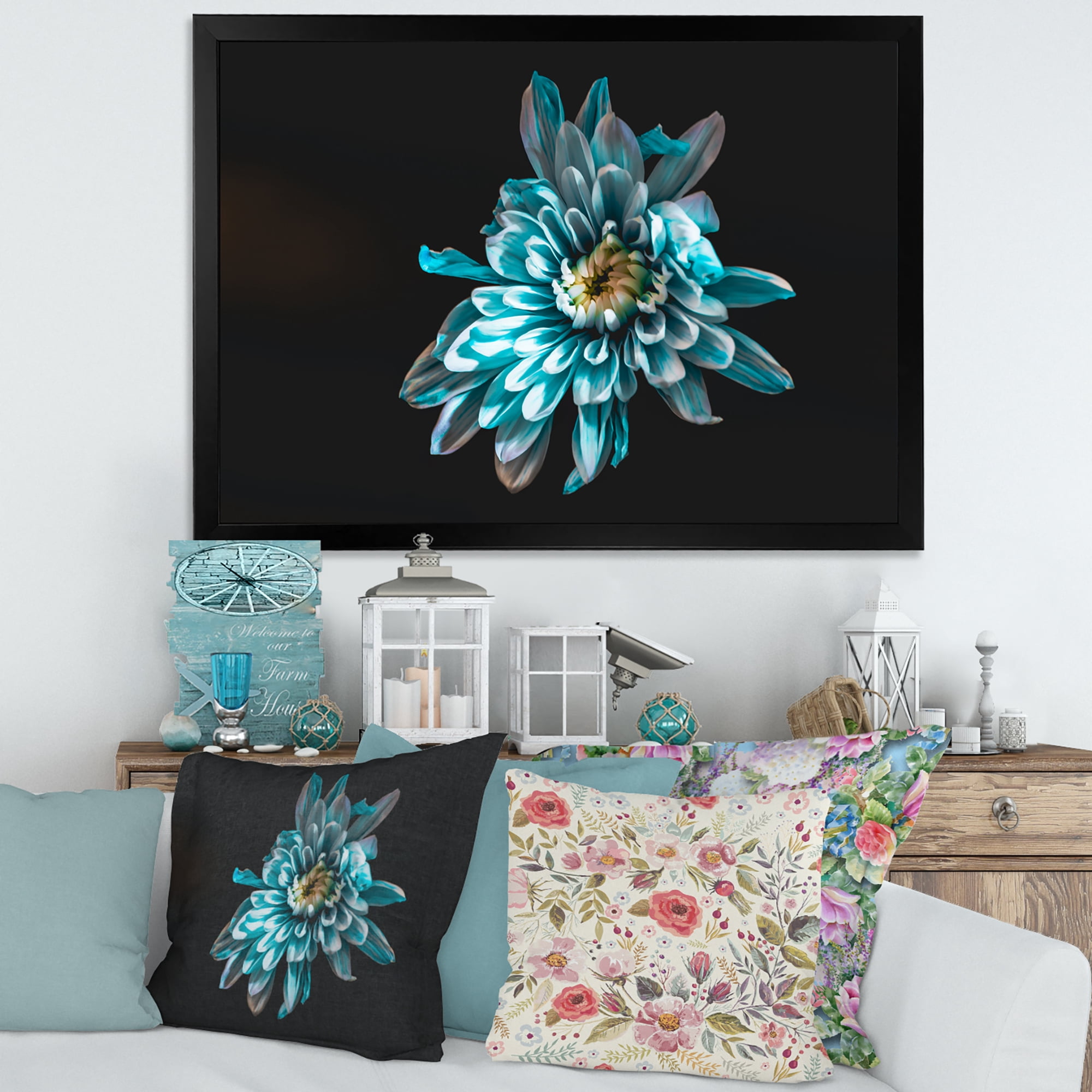 Designart 'Top View of White and Blue Flower' Traditional Framed Art Print