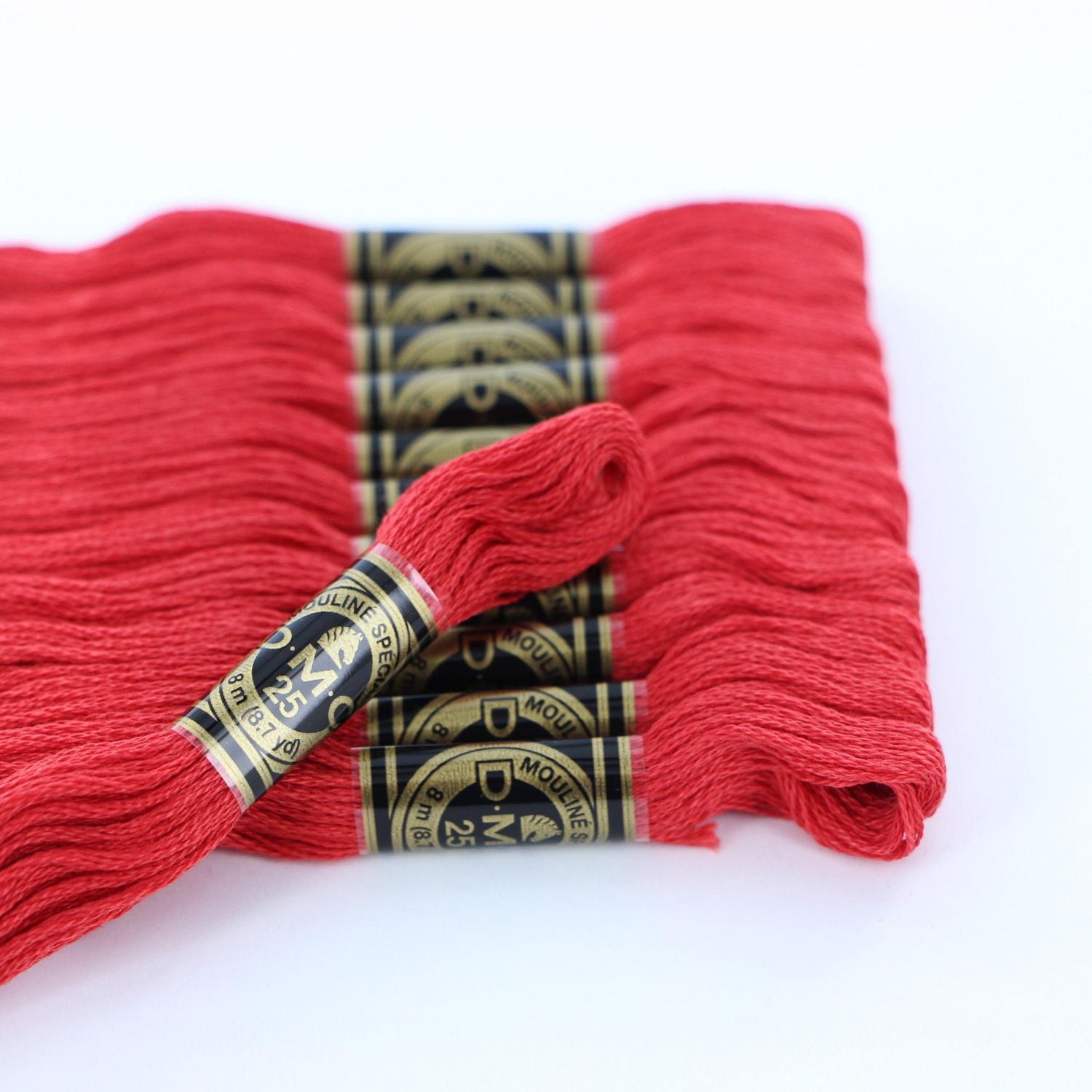 DMC Coton à broder 6 brins 8m rouge