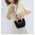 thumbnail image 3 of Los bolsos para mujer están hechos de lona encriptada de alta calidad. Es cómodo llevarlo en la mano o sobre el hombro debido al tamaño perfecto., 3 of 5