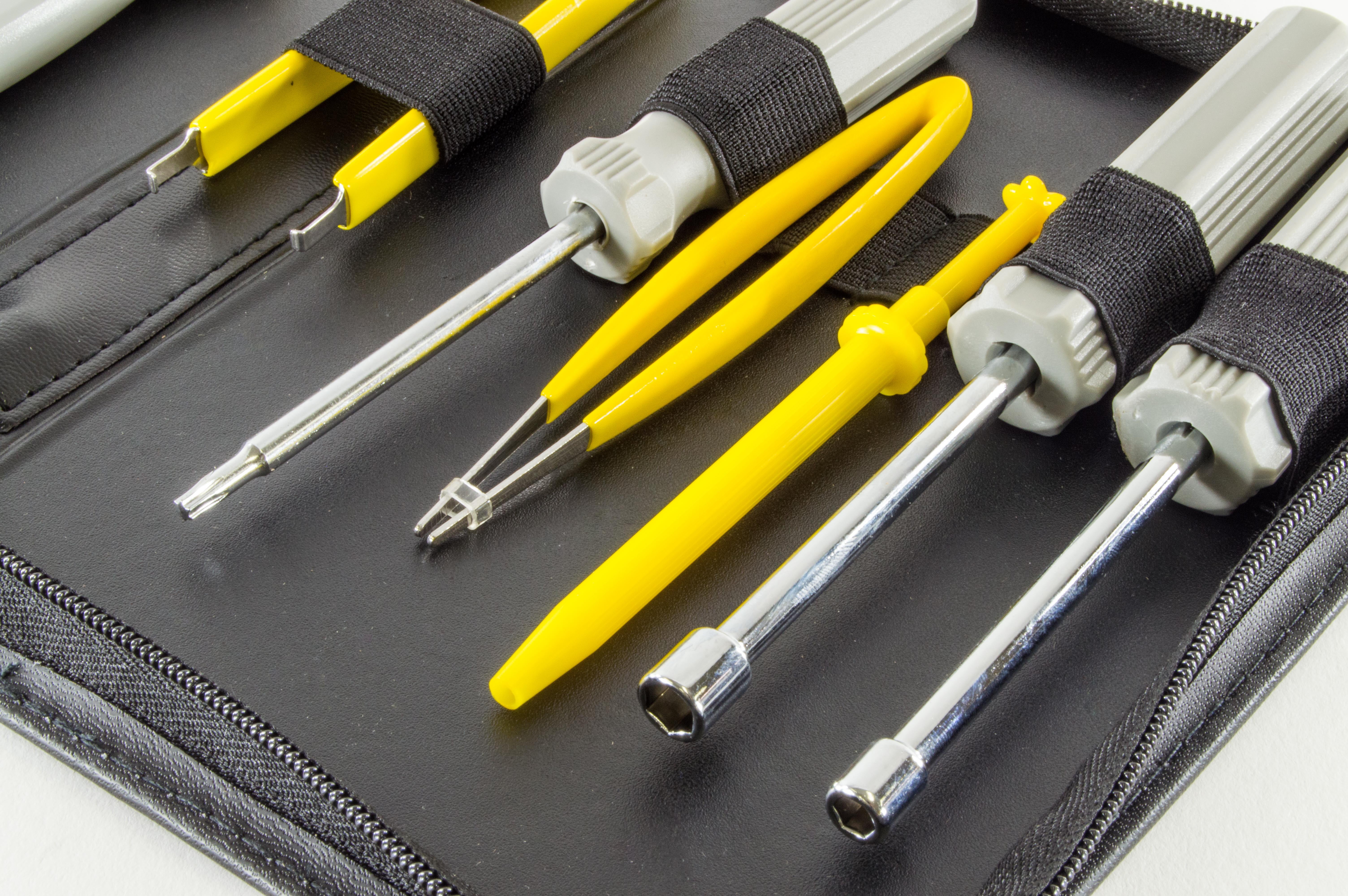 12 Piece Computer and Electronics Toolkit with Flat, #0 / #1 Phillips, and  T15 Screwdrivers, Nut Drivers, IC Extractor, IC inserter, and Tweezers ..., image size:6016x4000