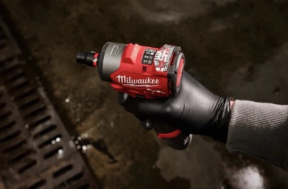 Milwaukee 3049-22 M12 FUEL 3/8" Sub-Compact Impact Wrench Kit with Friction Ring
