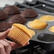 thumbnail image 2 of [500 Uds.] Forros para cupcakes blancos de tamaño estándar, grado alimenticio y a prueba de grasa, tazas para hornear, tazas para hornear a prueba de grasa, 2 of 5