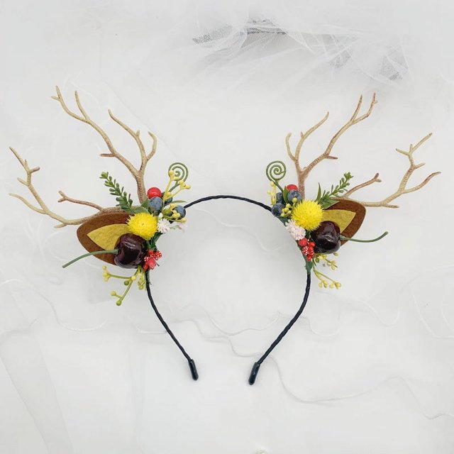Diadema Navideña de Cuernos de Ciervo Brillantes con Flores Amarillas, Accesorio de Cabello Mágico para Mujer, Fiesta de Verano, Diseño Suave y Moderno.