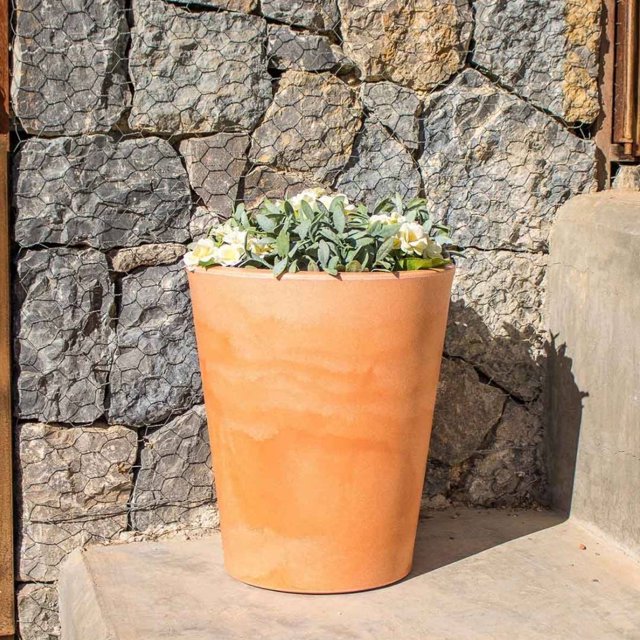 Ecobo Maceta de 54,1 cm de Alto | Ecológica, Duradera y Ligera | Para Uso en Interiores y Exteriores, Resistente a la Intemperie, Diseño Contemporáneo de Artesanos Brasileños - Terracota