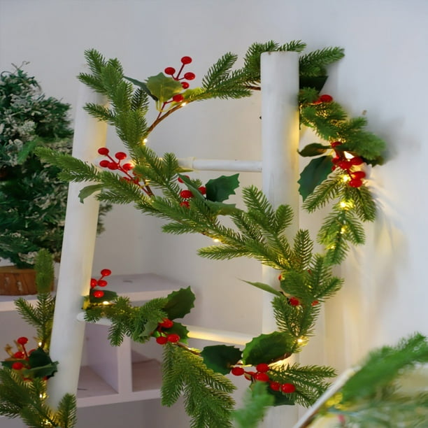 Guirnalda navideña artificial de pino preiluminada de 1,8 m con piñas, bayas rojas y enredaderas | Luces LED a pilas para decoración navideña de interiores