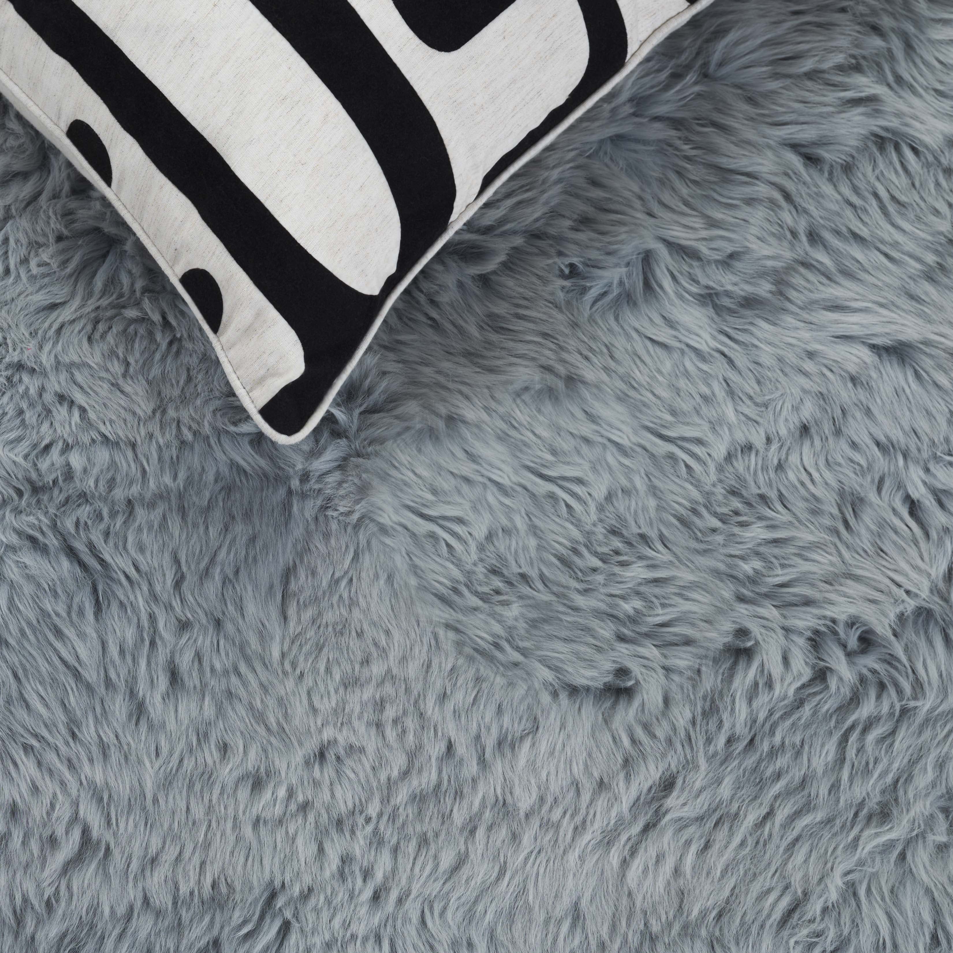 Safavieh Sheep Skin Tiana Animal Runner Rug, Steel Blue, 2' x 8'5"