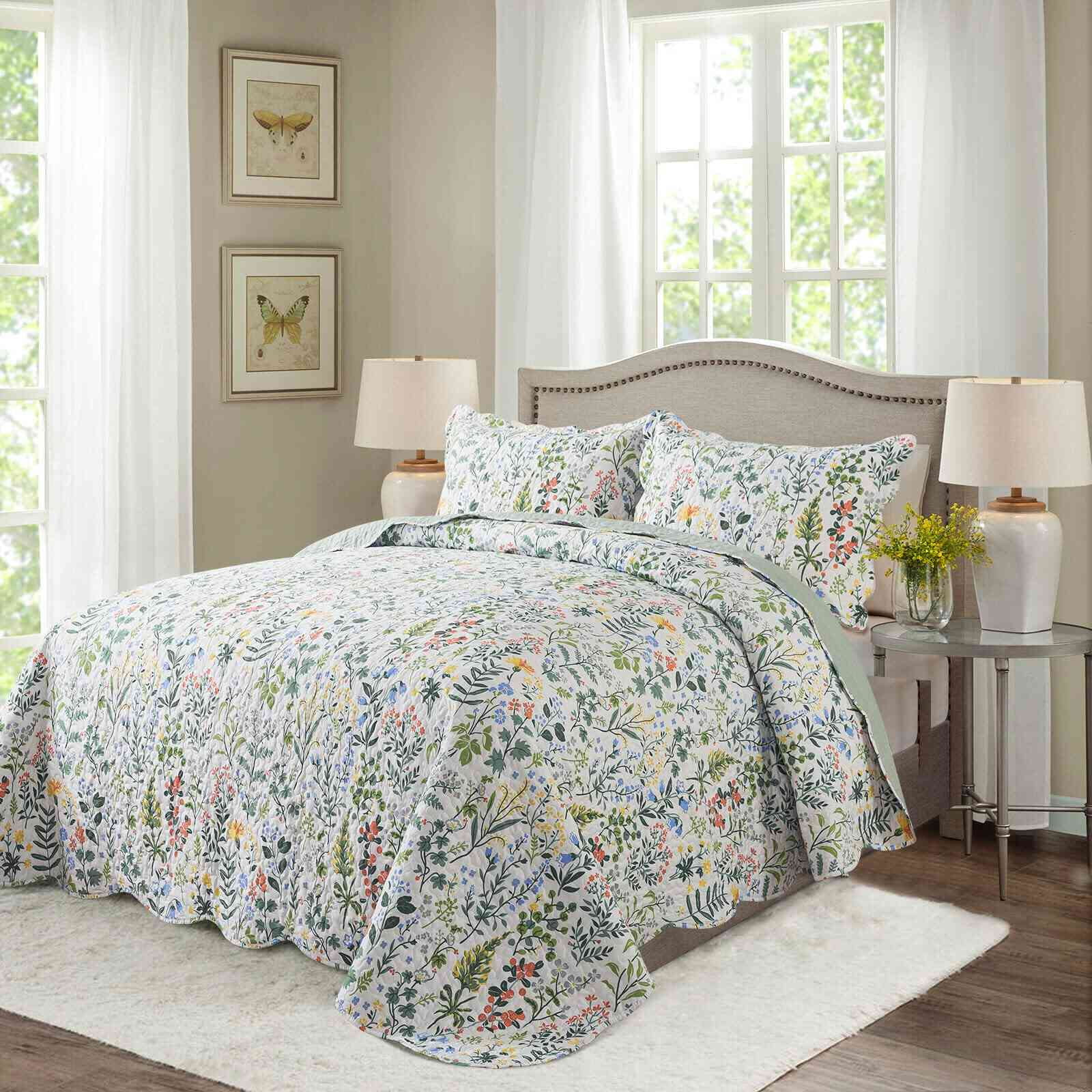 HoneiLife Pink Uptown Floral Microfiber Quilt Set, King - Lightweight