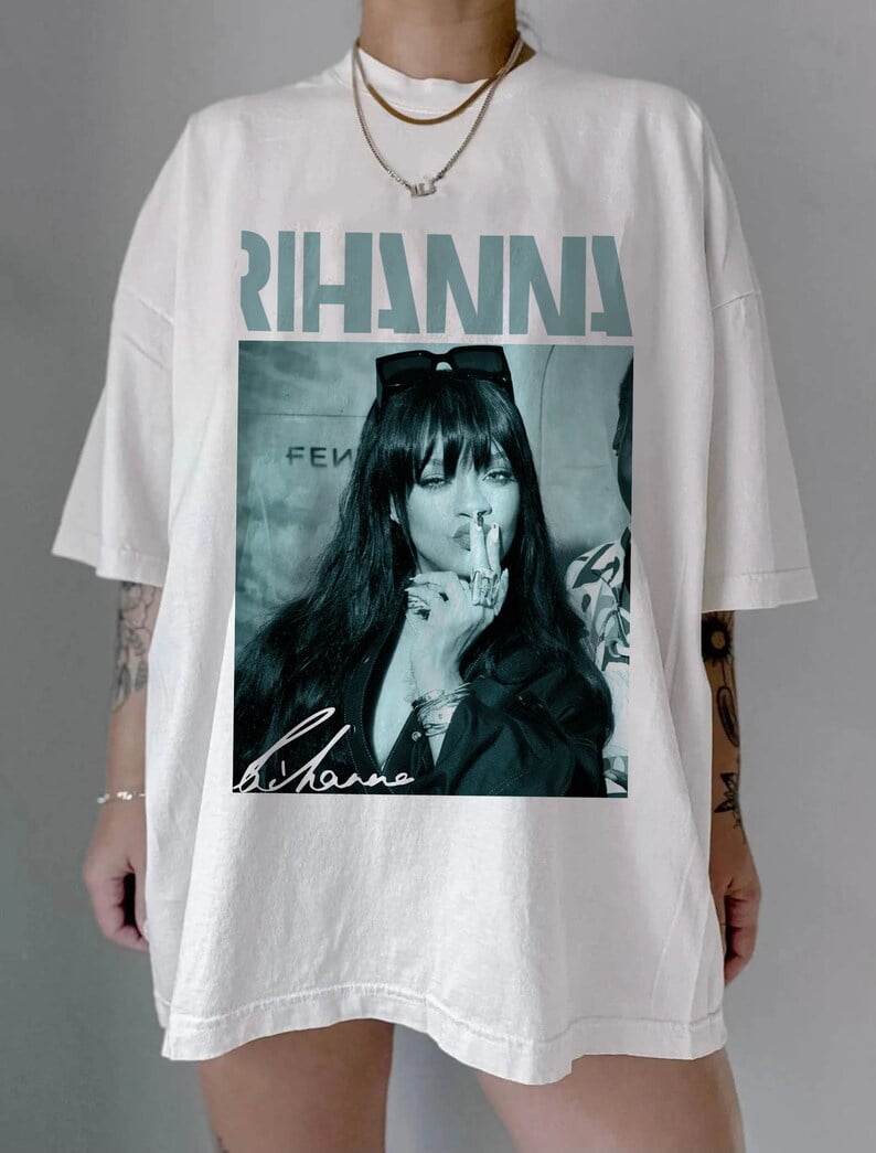 Rihanna tshirt, Rihanna Rock hip hop, Rihanna Lift Me Up T-Shirt