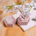 thumbnail image 3 of Caja de terciopelo para anillos, para joyería, con ranuras dobles, caja de anillos hexagonal para compromiso, boda, día de San Valentín, con capacidad para 2 anillos (melocotón ruborizado), 3 of 5