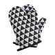 thumbnail image 1 of Pack de 2 guantes resistentes al calor | Manoplas gruesas de algodón aislante para cocina 26x13cm | Antideslizante, protección de doble capa, diseño colorido colgante, guante resistente para, 1 of 1