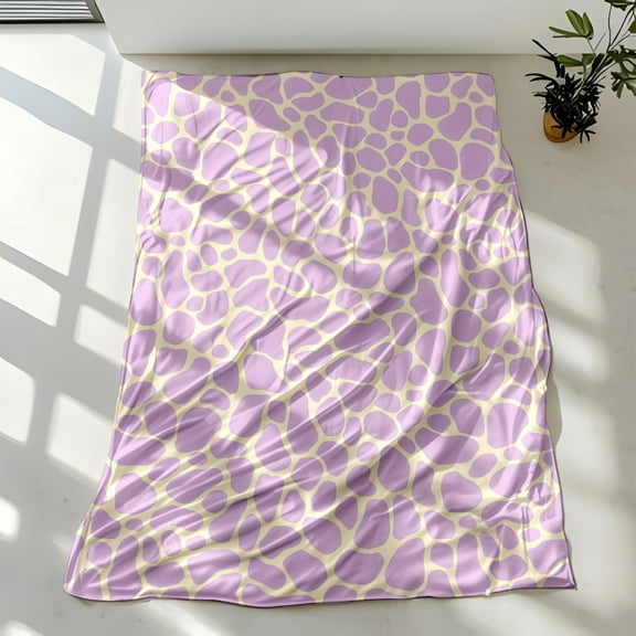 1pc Modern Giraffe & Zebra Safari Animal Print Blanket - Lilac & Butter Yellow Soft Flannel Throw for Travel, Office, Home Decor - All-Season Cozy Gift (Multiple Sizes), Office Comfort, Playful Desig