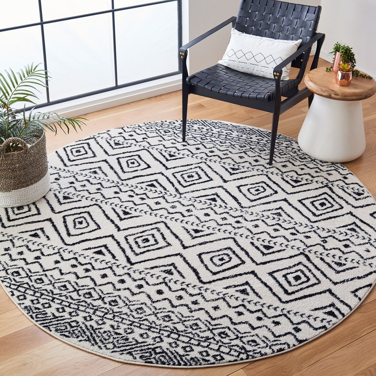 SAFAVIEH Tulum Merletta Moroccan Geometric Area Rug, 9' x 9' Round, Ivory/Black