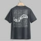 thumbnail image 4 of Camiseta gráfica con hombros caídos para mujer: camiseta informal con estampado de letras novedoso, corte holgado y múltiples tallas., 4 of 5