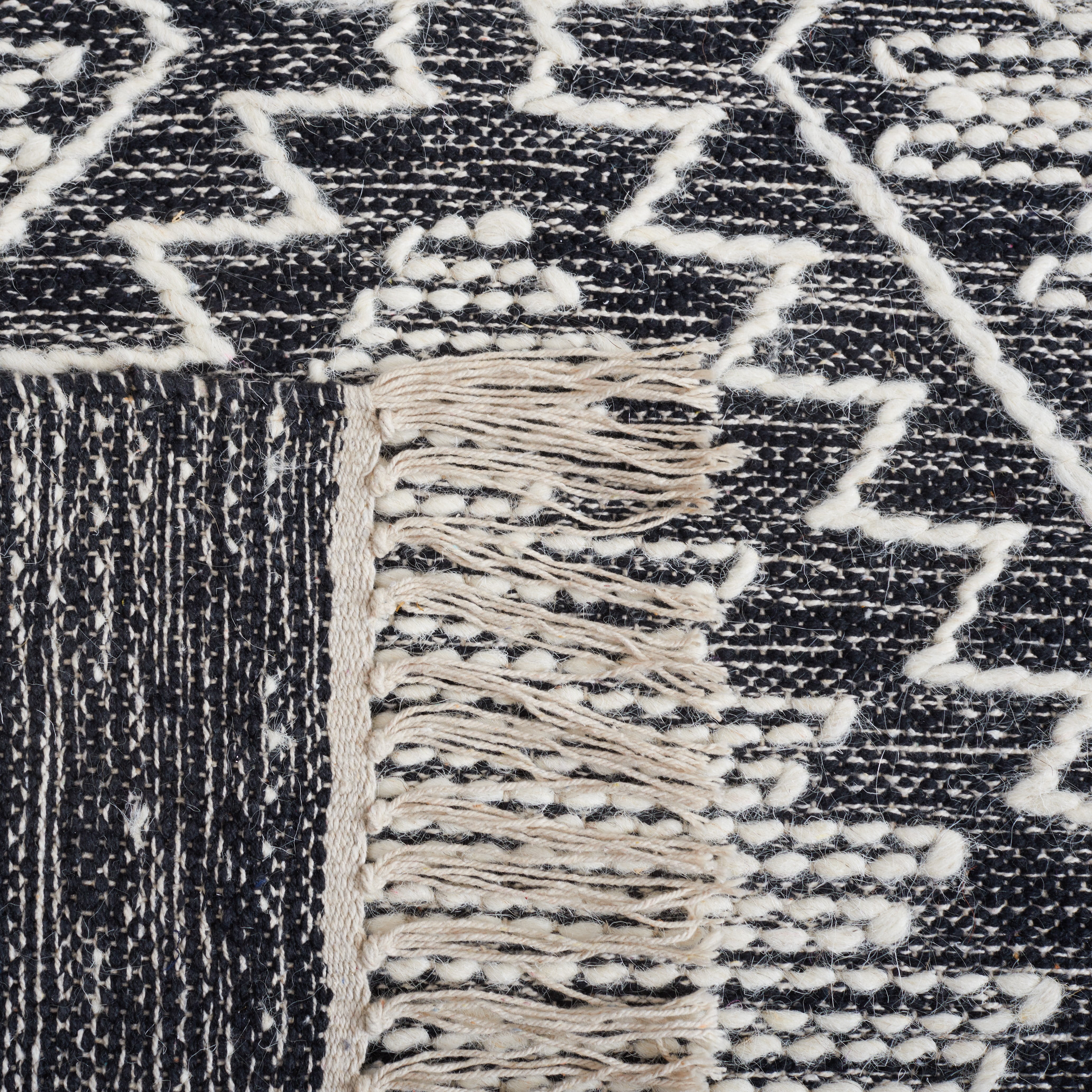 SAFAVIEH Kilim Randa Diamond Wool Area Rug, Ivory/Black, 5' x 8'