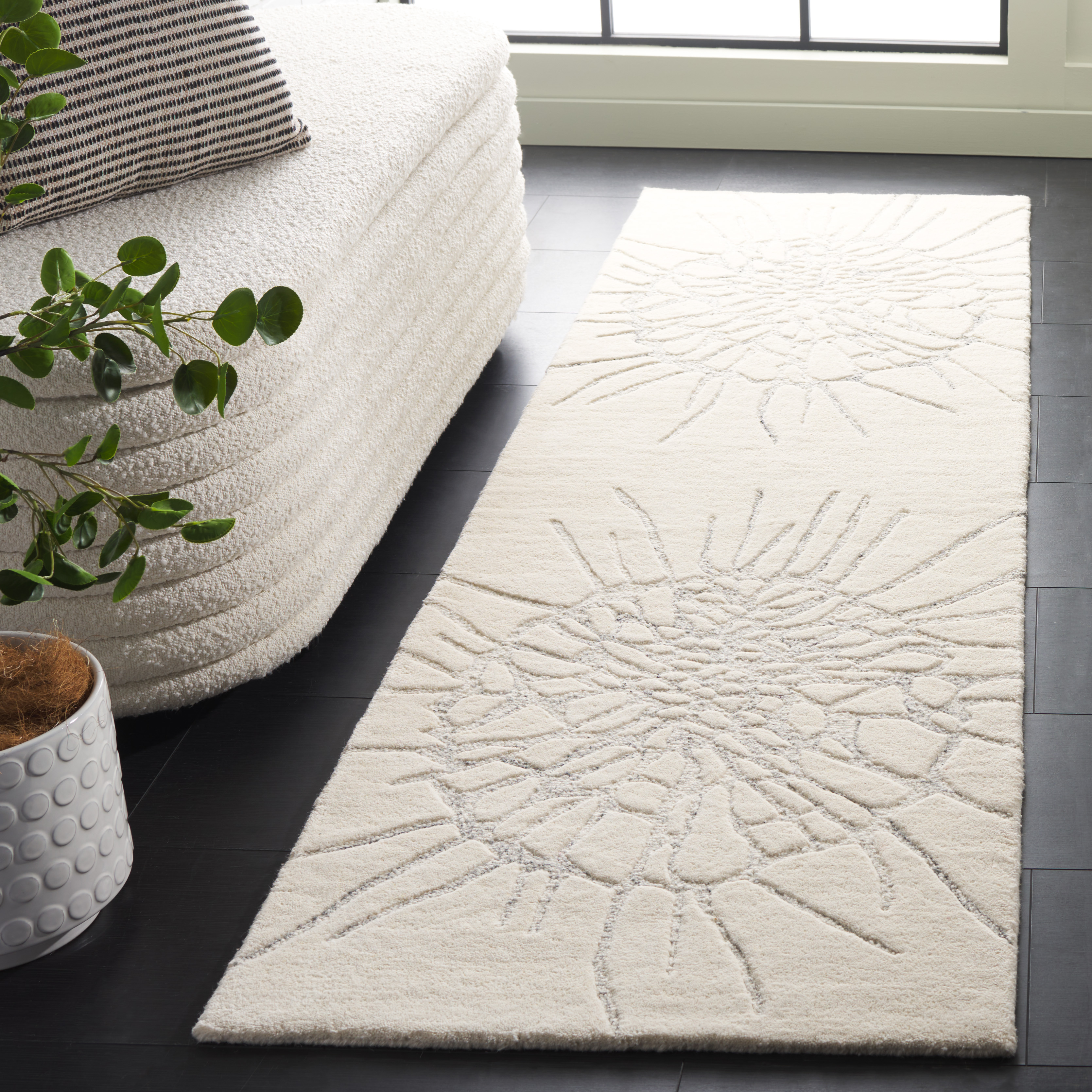 SAFAVIEH Mykonos Kentigern Abstract Runner Rug, Ivory/Silver, 2'3" x 8'