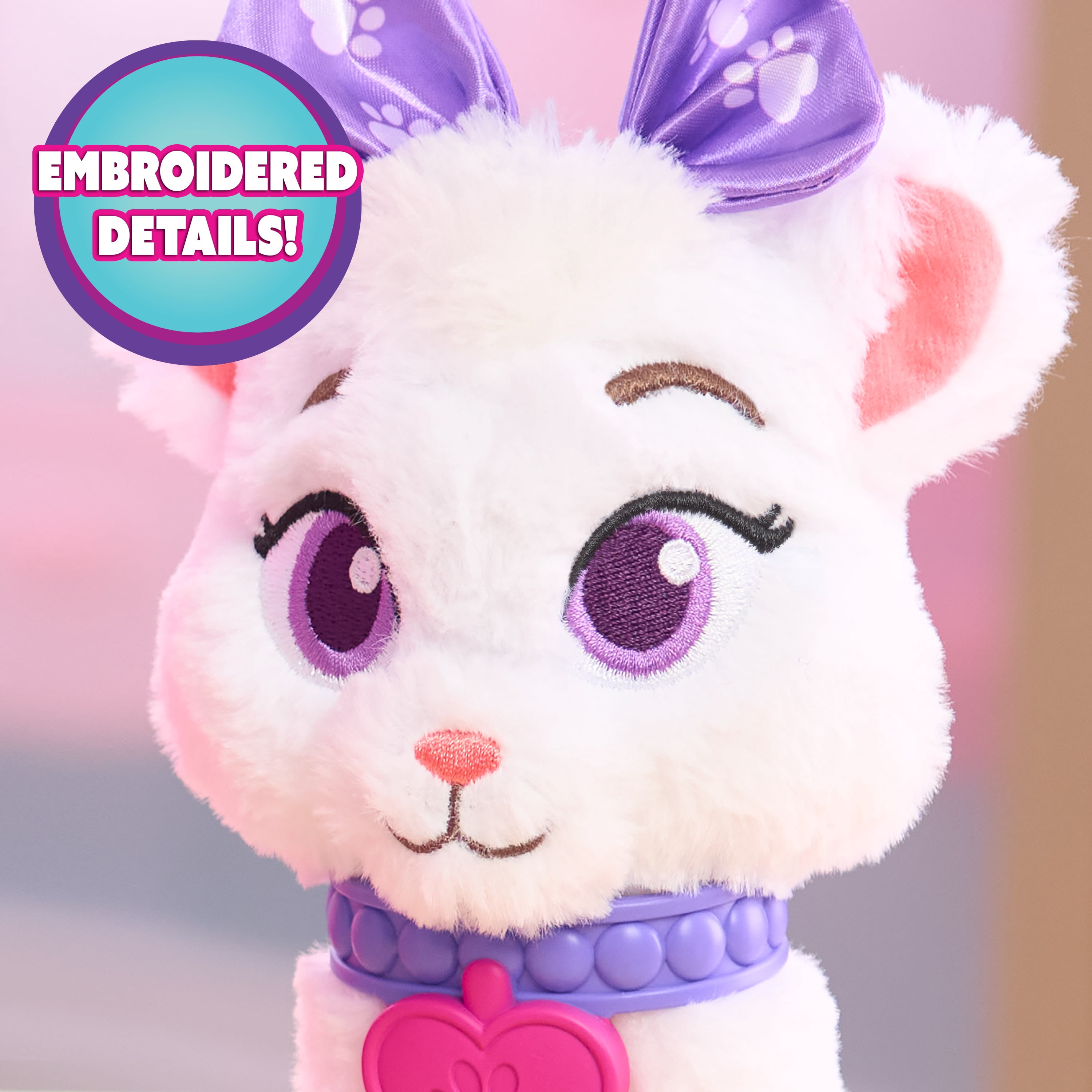 Disney Jr. Minnie Mouse Pampered Paws Pet Carrier, 7-Piece Role-Play Set with Plush Kitty, Collar, Brush and Accessories, Ages 3 Years and up