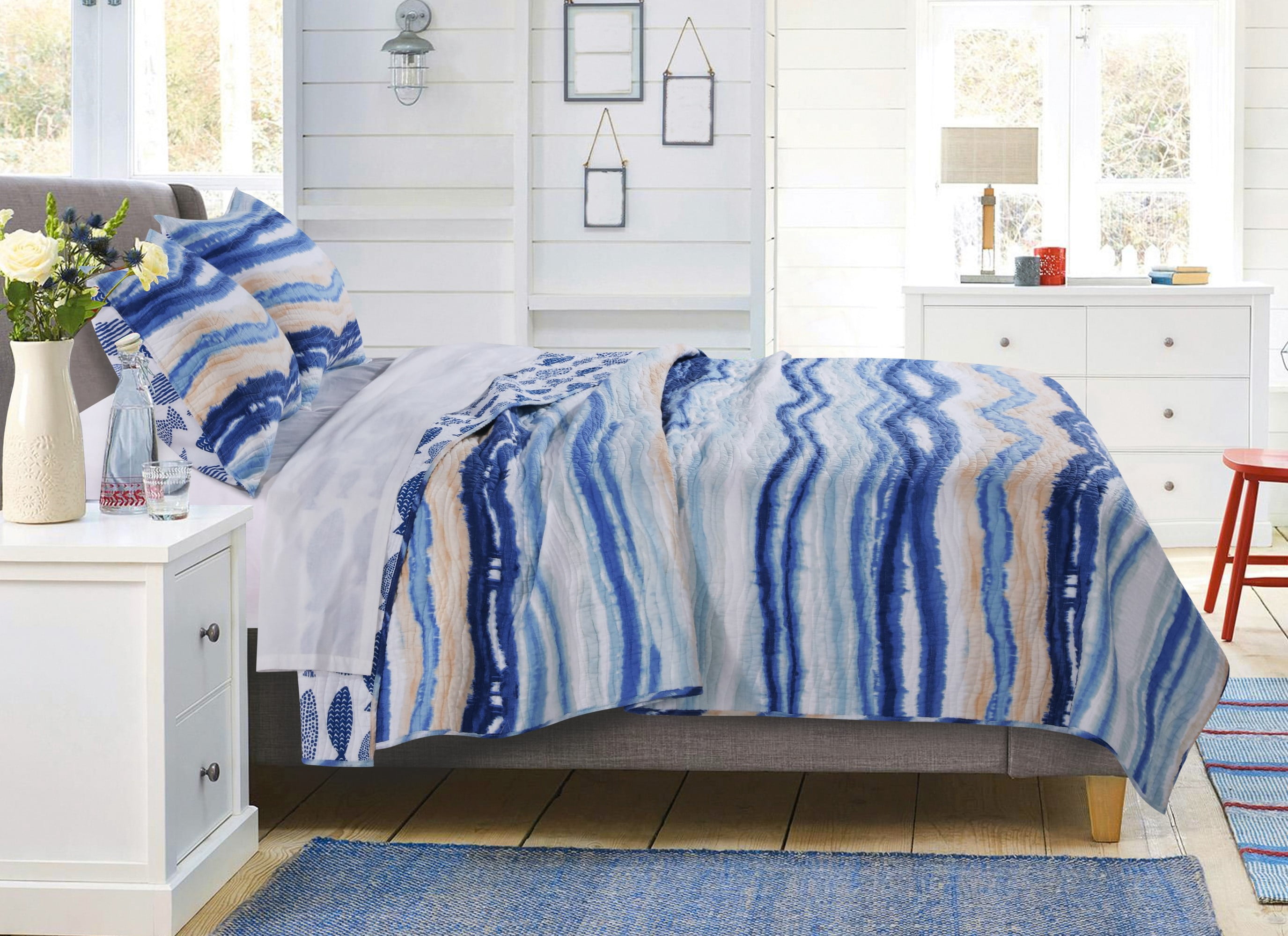 Global Trends Corona Ocean Waves and Fishes Reversible Coastal Quilt Set, 3-Piece King/Cal King