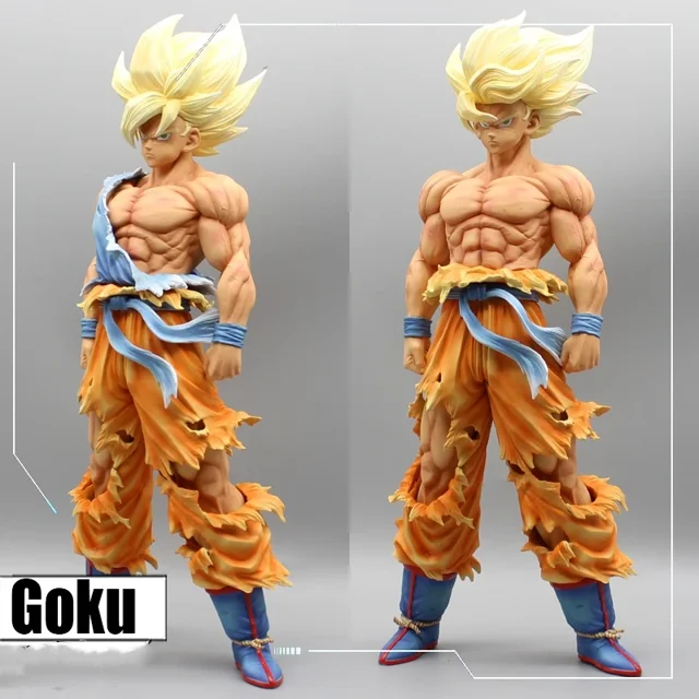 figuras de acción de dragon ball z, son goku, namek, super saiyan, goku, estatua, pvc, 44cm559 figura Super Saiyan Son Goku de 44 cm en PVC, vista frontal y 3/4 con cabello rubio erecto, torso musculoso y pantalones naranjas desgarrados con cinturón y vendas azules; pieza coleccionable para +14 años, a menudo usada para exhibición en vitrinas.