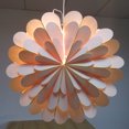 thumbnail image 3 of Advancent Estrella navideña 3D con luz ambiental, flor luminosa de papel, hecha a mano, para oficina, cafetería, restaurante, decoración Kits de decoración para fiestas Cadena de luces (20 LED), 3 of 5