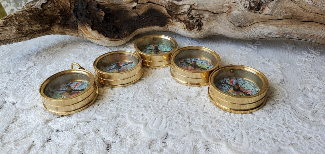 Set of 5 Heavy Brass Magnetic Compasses with World Map Dial | Maritime Treasures | Functional Pocket Compass Gift Set – Collectible Vintage Nautical Look