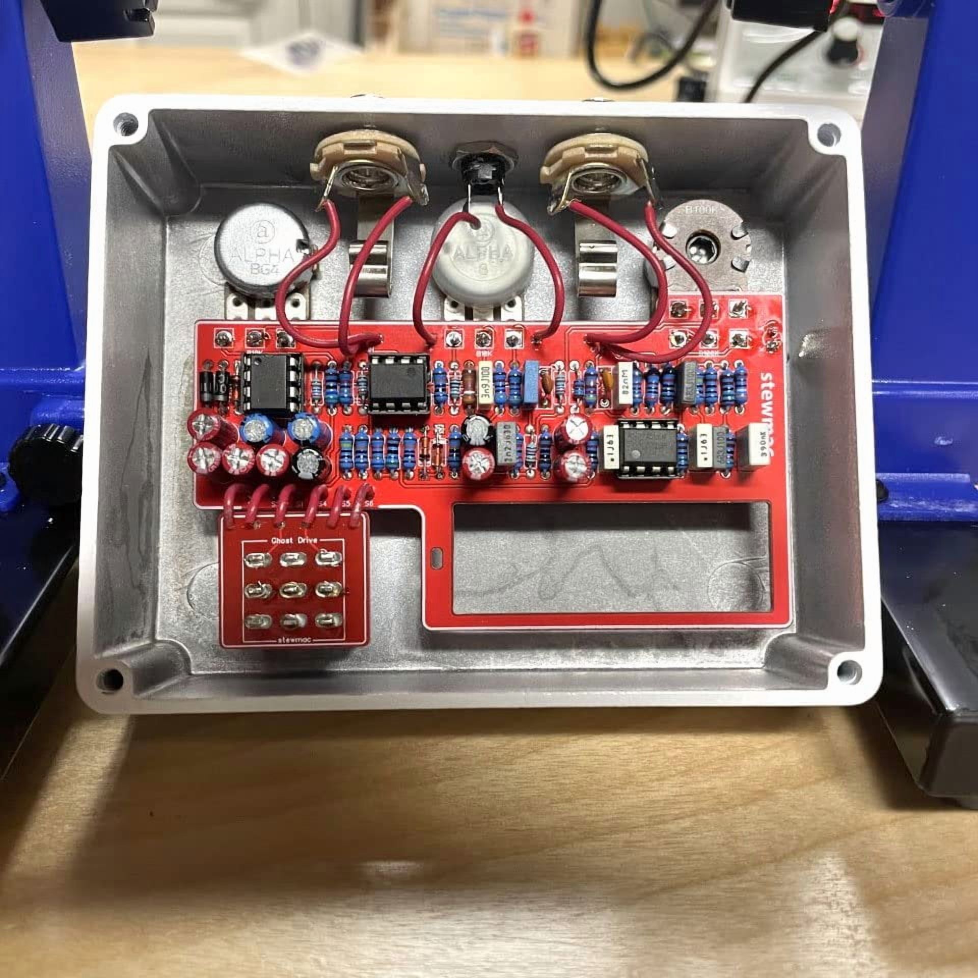 StewMac Ghost Drive Pedal DIY Build Your Own Overdrive Kit, With White Enclosure, Based on the Klon Centaur 12254-W