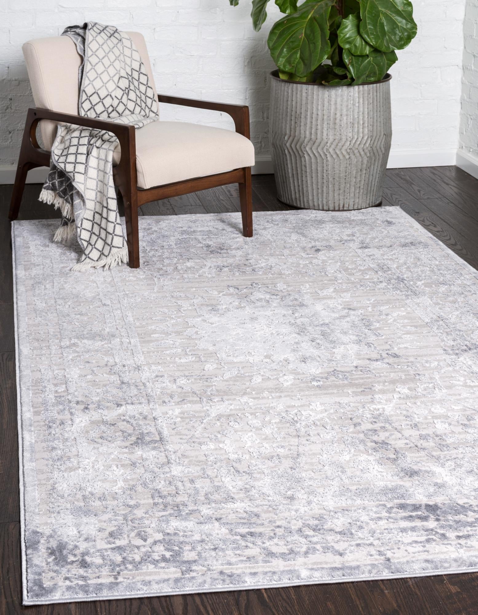 Serene Floral Braided Gray 5' x 8' Synthetic Area Rug