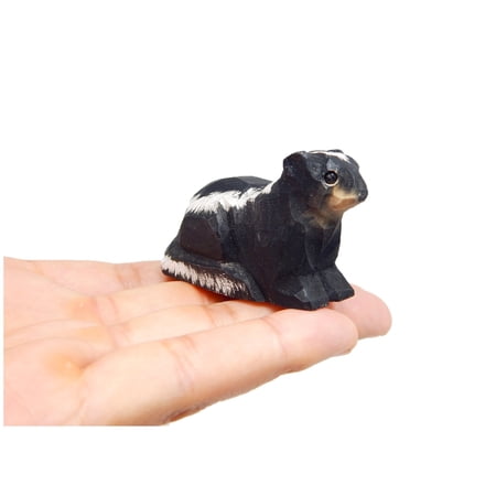 Skunk Figurine Statue Garden Decoration Miniature Wood Forest Art Carved Small Animal