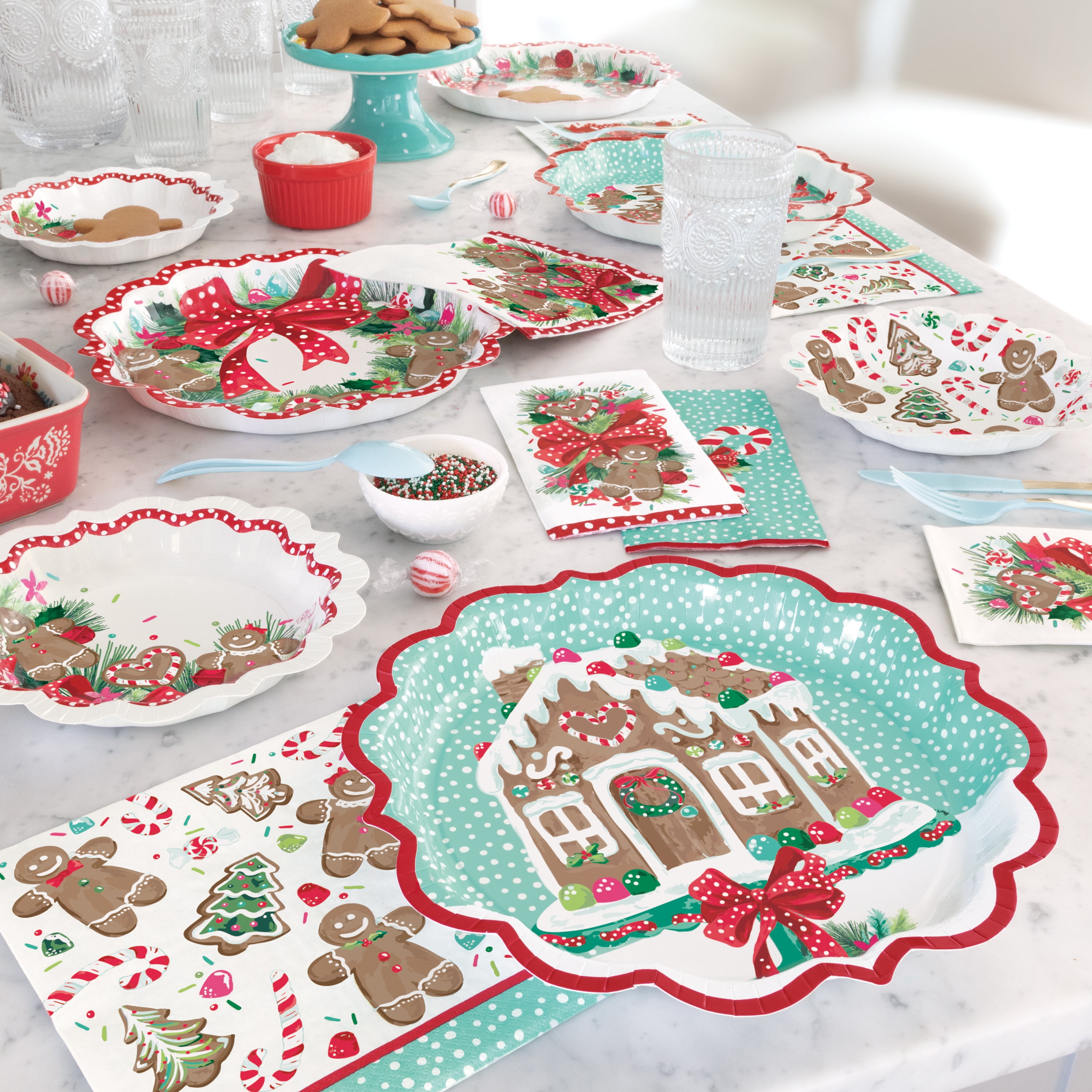 Napkins and Gues The Pioneer Woman Gingerbread House Collection of Paper Plates