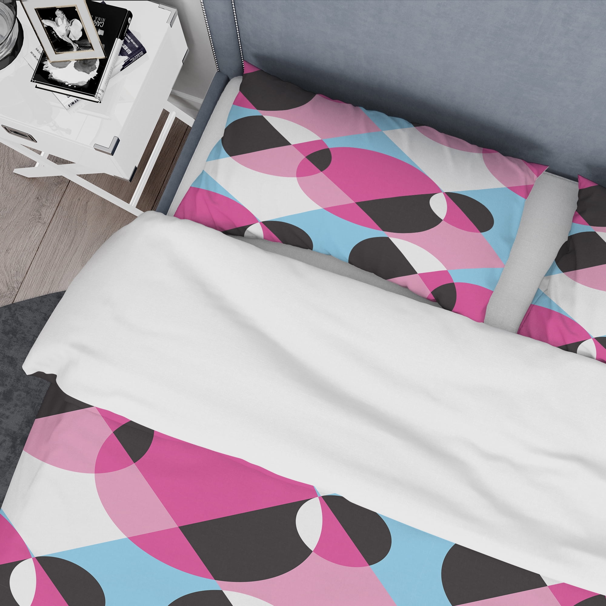 Designart 'Abstract Geometric Retro I' Mid-Century Modern Duvet Cover Set