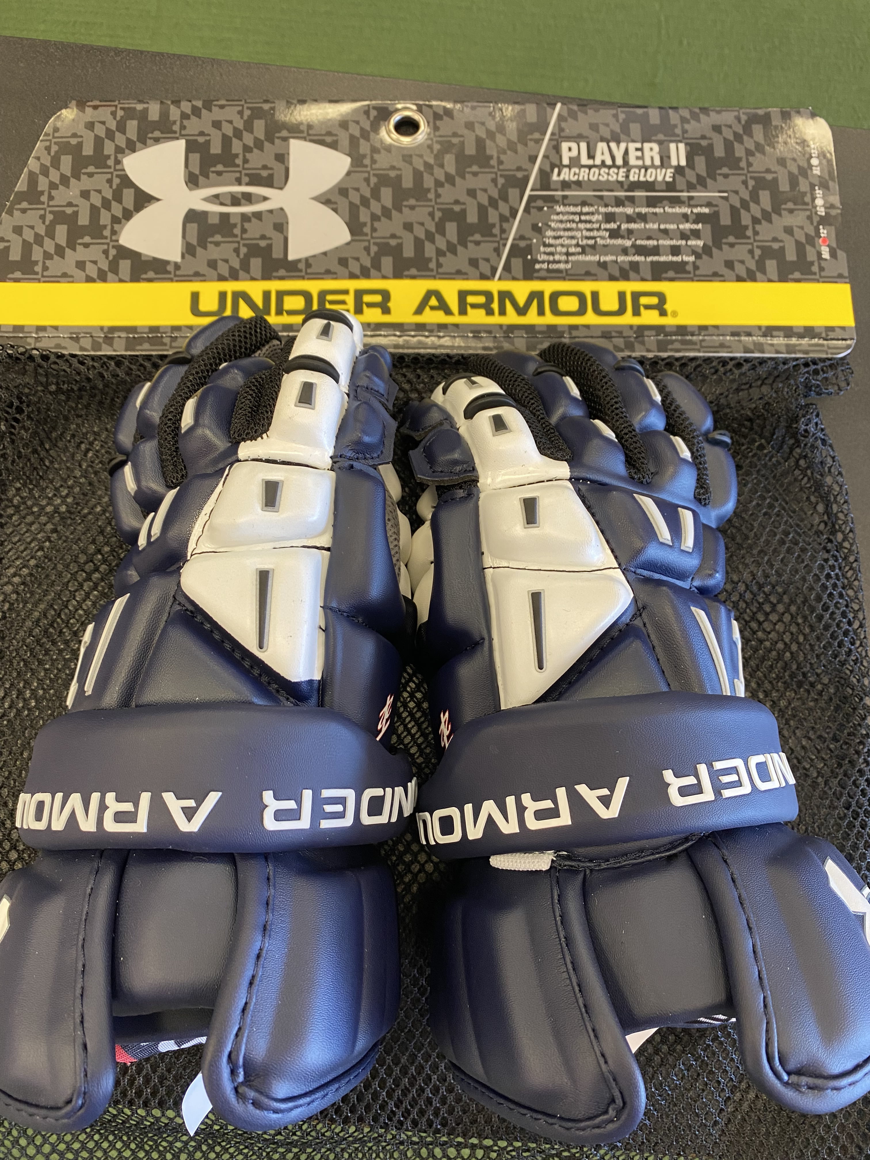 Details about   NEW Under Armour Illusion Women's Medium Blue Lacrosse Field Hockey Gloves 