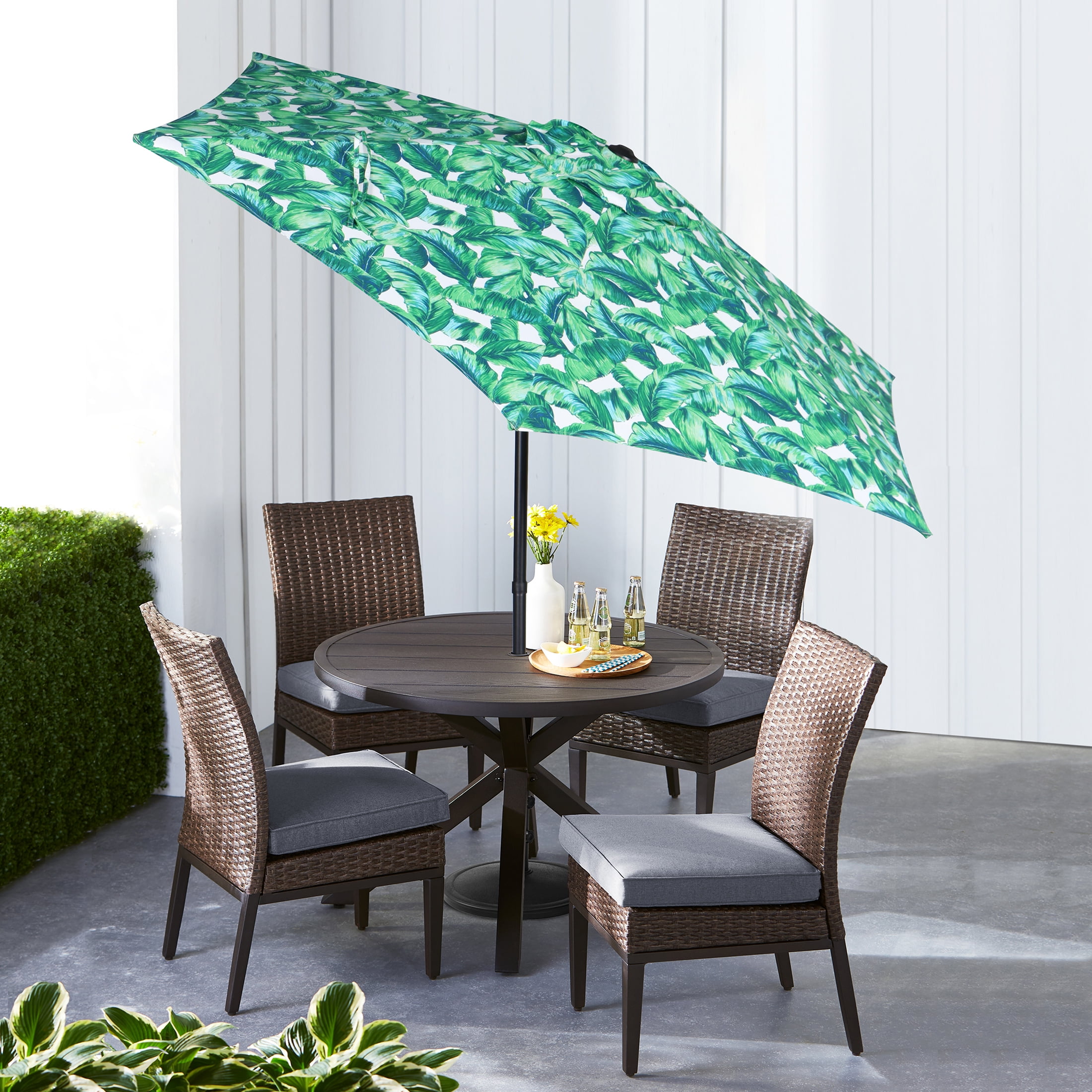 Mainstays Outdoor 7.5 Foot Palm Print Round Push-up and Tilt Market Patio Umbrella