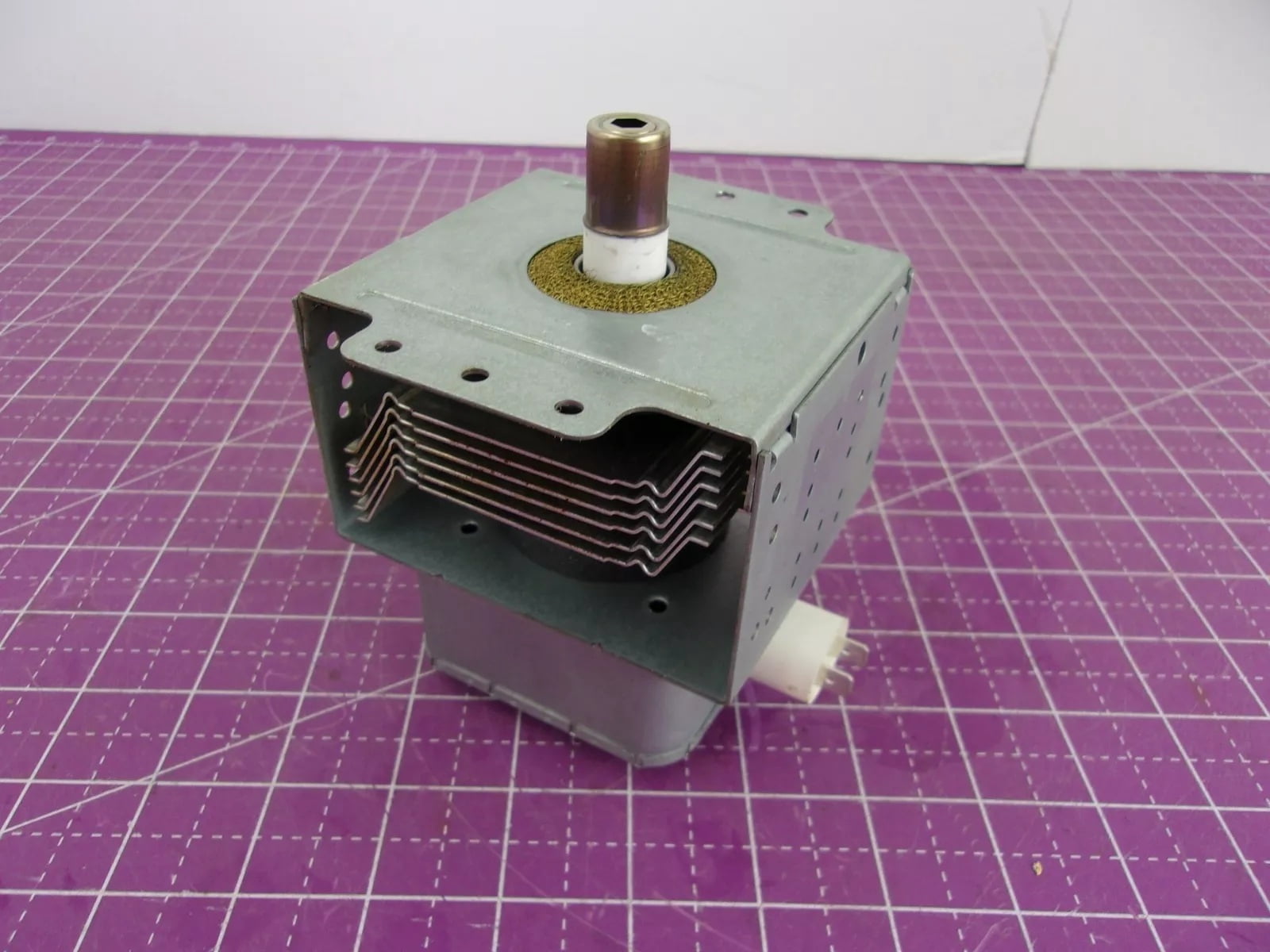 Frigidaire Microwave Magnetron 5304464072 Part 2M319J MAGNETRON