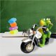 thumbnail image 5 of Pareja De Ranas Adorno Resina Colorido Interesante Rana Divertida Montar En Moto Ver Teléfono Estatuilla Estatua Para La Decoración Del Jardín De La Oficina En El Hogar Vogacara HA021827-00, 5 of 7