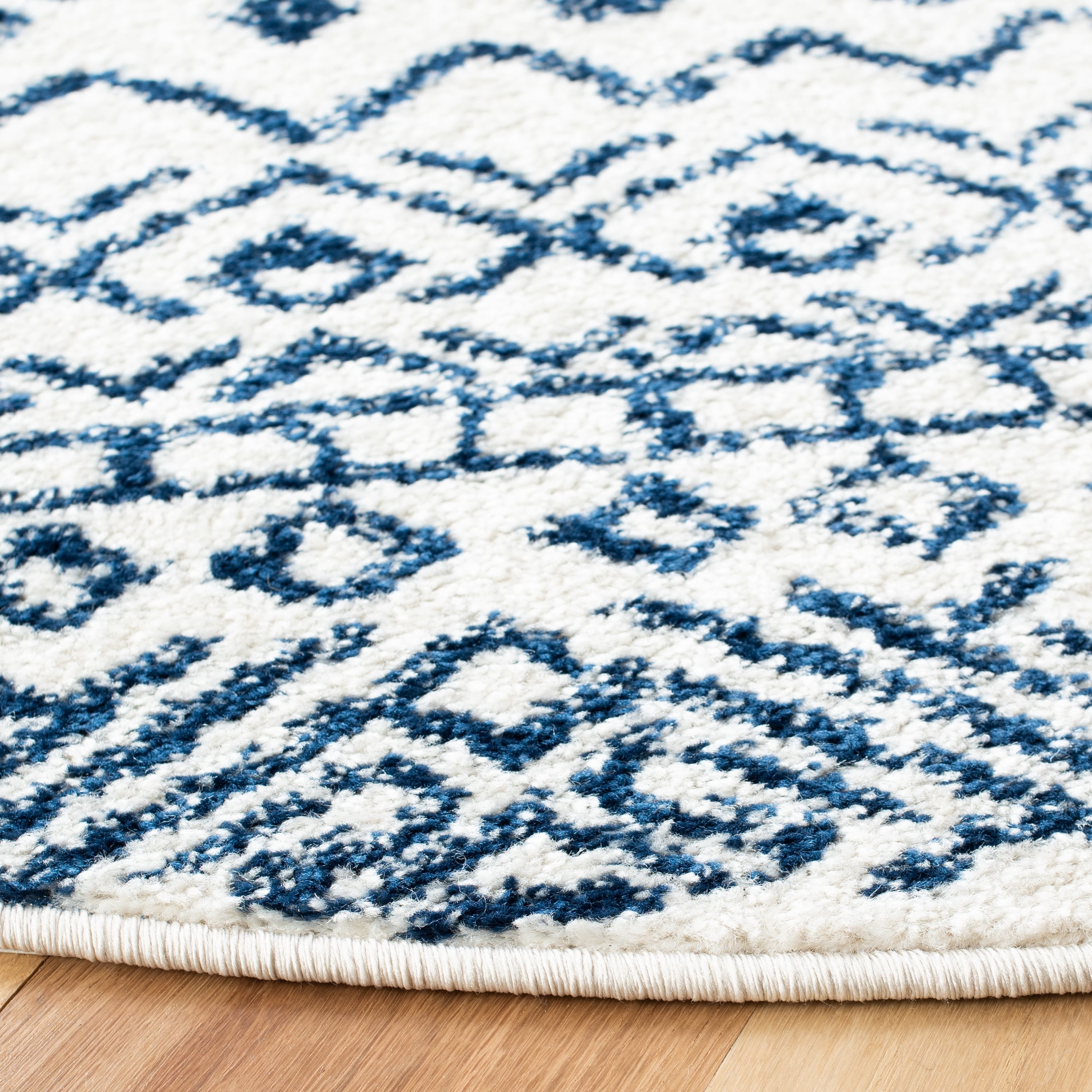 SAFAVIEH Tulum Merletta Oriental Area Rug, Ivory/Navy, 5' x 5' Round