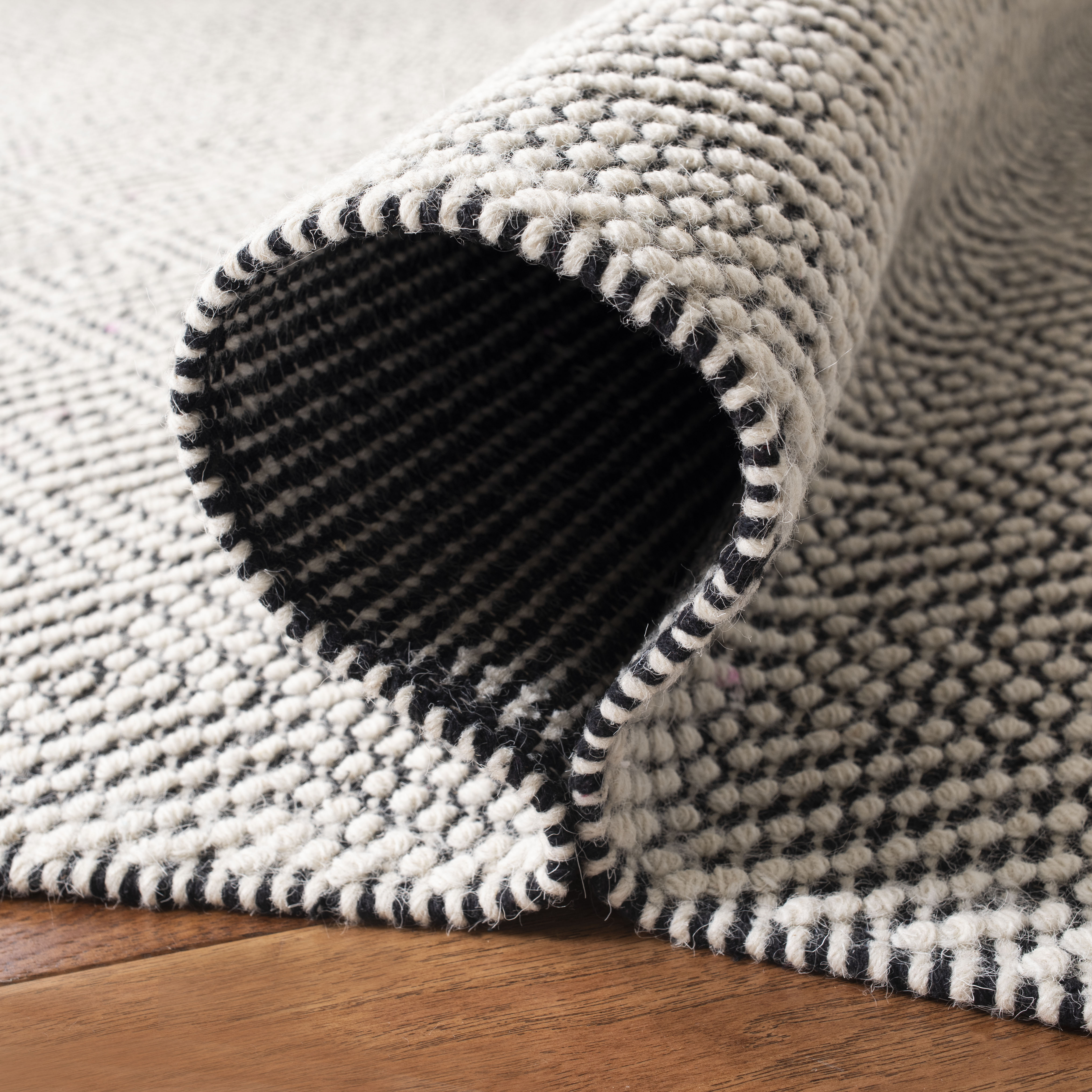 SAFAVIEH Vermont Catrine Geometric Wool Runner Rug, Ivory/Black, 2'3" x 6'